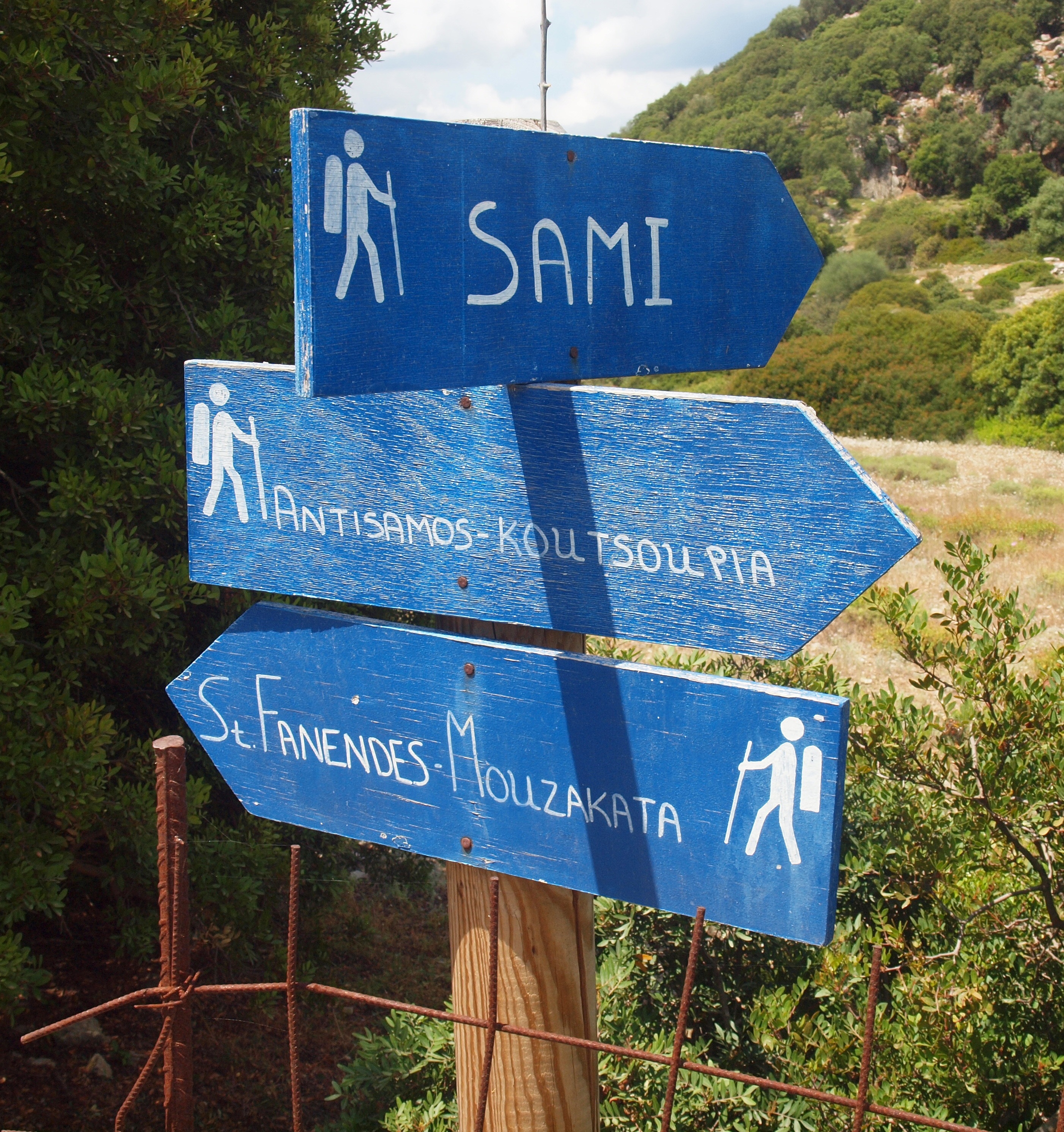 Te voet naar de akropolis van van Sámi