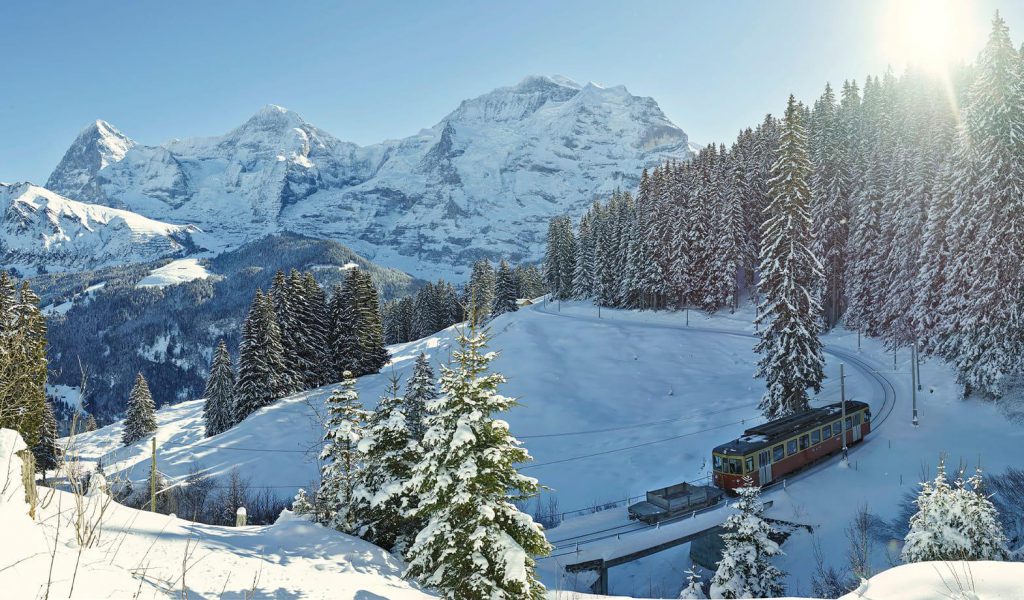 Winterkamperen met de camper in Zwitserland afbeelding