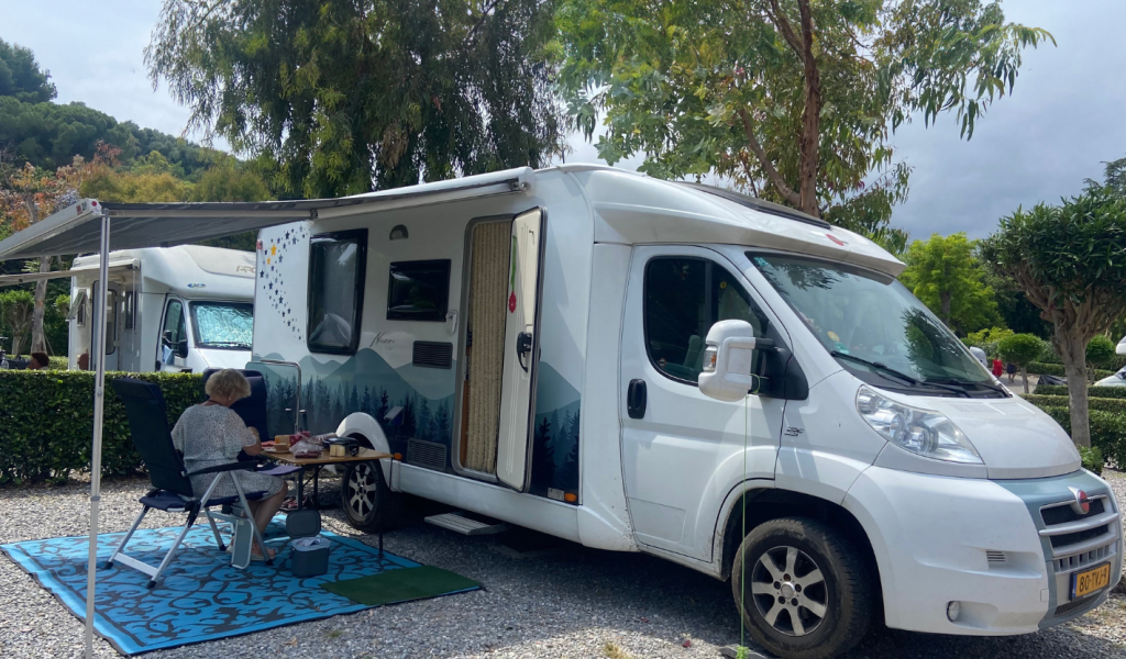 Zo reizen Piet Middelkoop en Suus Bus afbeelding